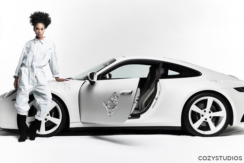 艺术气息浓厚艺术家danielarsham打造破洞版保时捷911