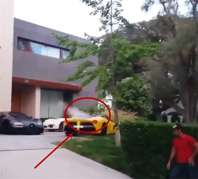 又一台拉法将自燃，落地价2600万，全车枫叶黄，车主暴力驾驶导致