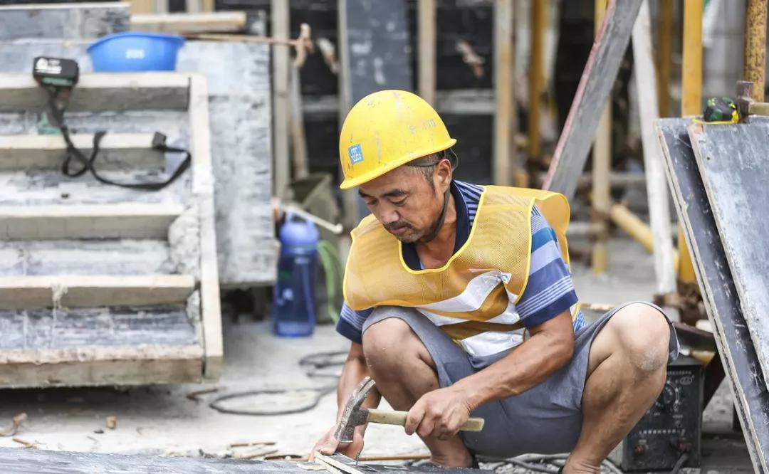 包工头亏本跑路,现在发包方垫付了民工的工资,包工头会坐牢吗?