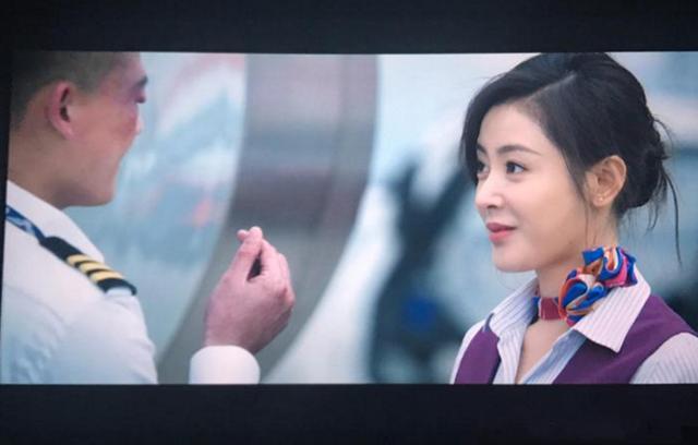 《中国机长》欧豪明明先下飞机乘客为何都消失了?张天爱道出答案