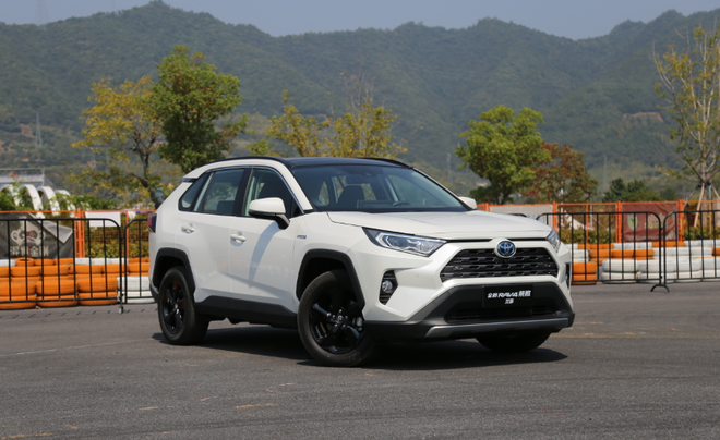 预售20万起全新设计语言丰田全新rav4荣放将于今日上市