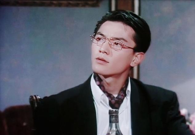 郑伊健这么多年一直以长发示人,那你见过他短发时的样子吗?