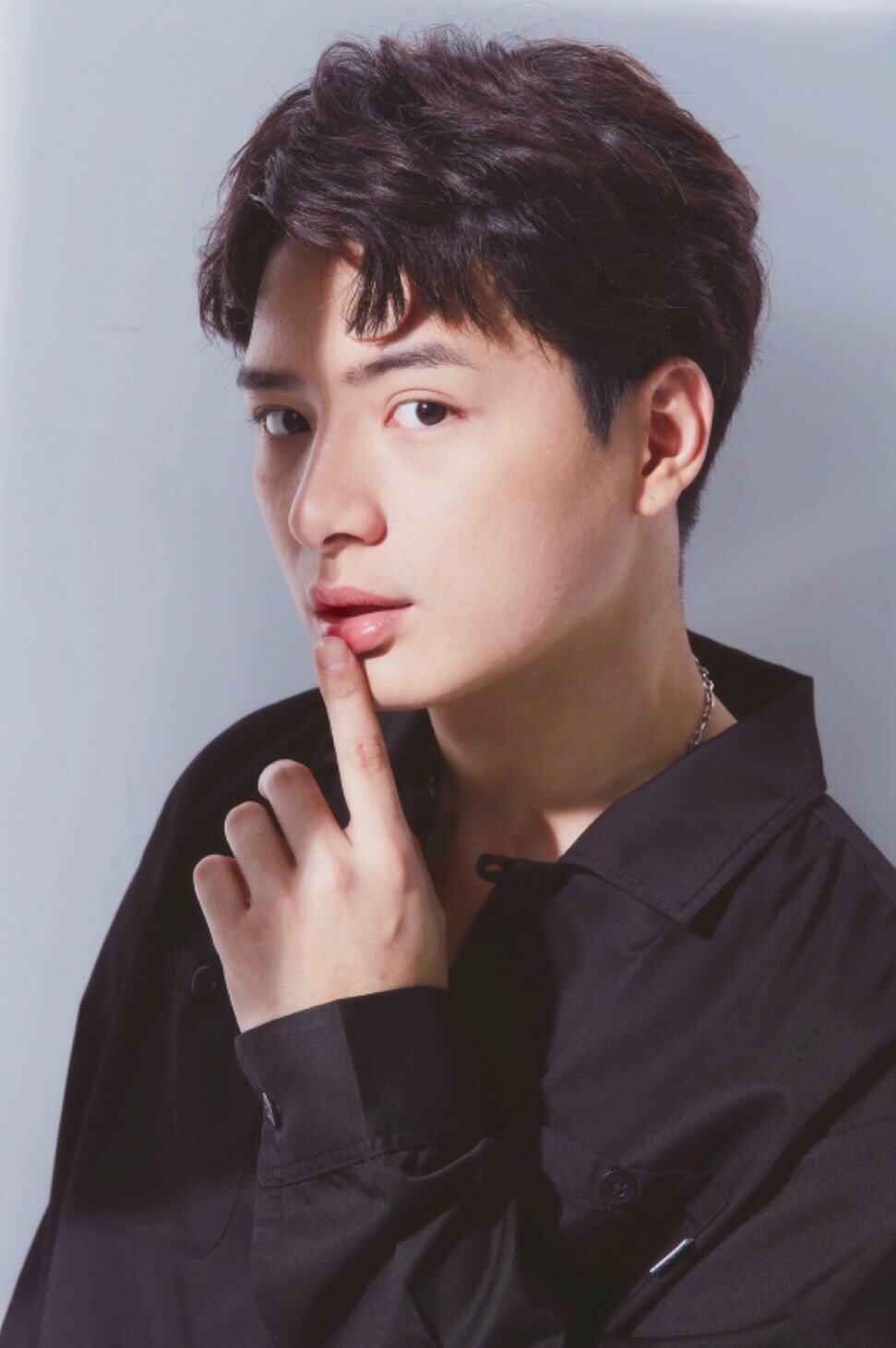 krist perawat(中文名:王慧侦)为乡村儿童捐赠12所健康体育室