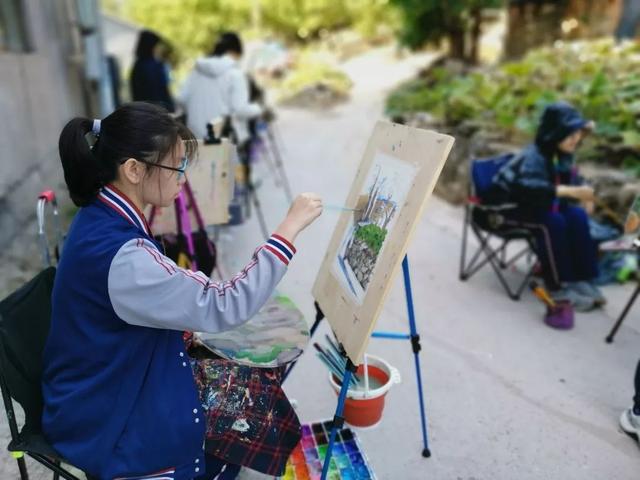中央美术学院附属实验学校美术部开展学生户外写生课程|写生|美术部|课程_新浪新闻