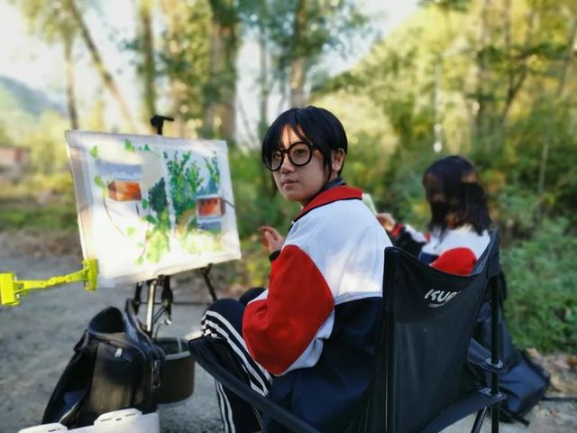 中央美术学院附属实验学校美术部开展学生户外写生课程