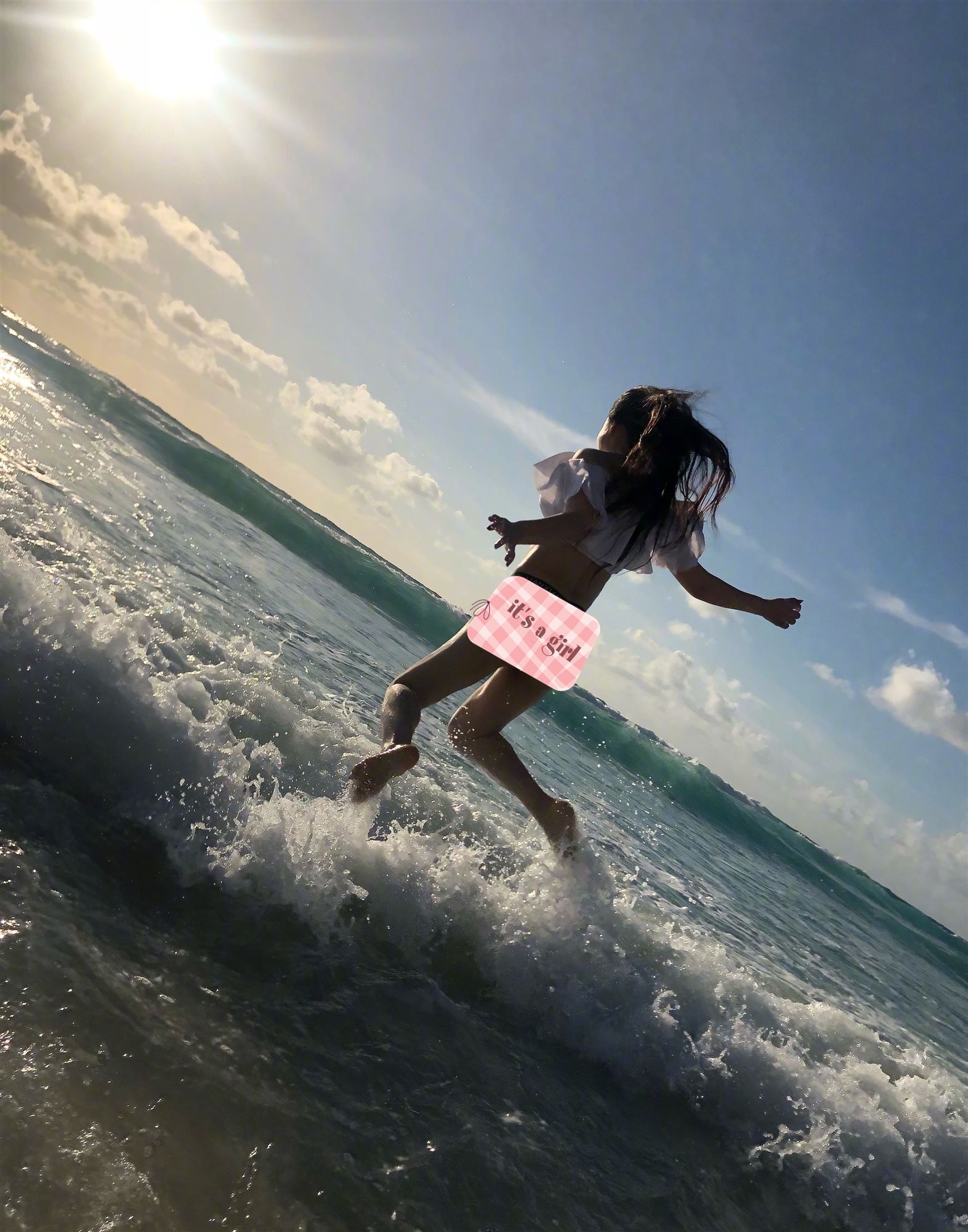 三胎"辣妈"冉莹颖晒老公视角泳装照,性感身材却遭质疑?