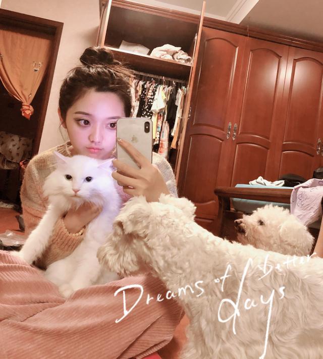 快乐星球冰柠檬晒美照嘟嘴卖萌对镜自拍女大十八变太养眼