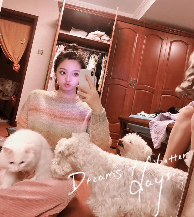 快乐星球冰柠檬晒美照嘟嘴卖萌对镜自拍女大十八变太养眼