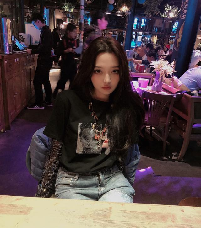 快乐星球冰柠檬晒美照嘟嘴卖萌对镜自拍女大十八变太养眼