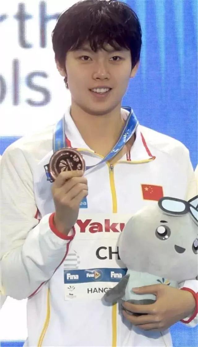 泳队又一天才,17岁山东美少女大爆发,短发清纯稚嫩