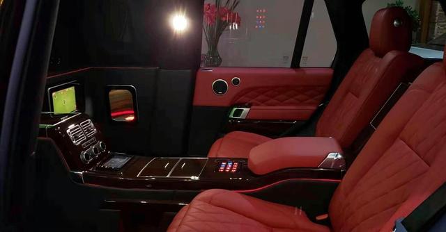 路虎顶级“揽胜”亮相，双色车身+四座布局，550马力配全时四驱！