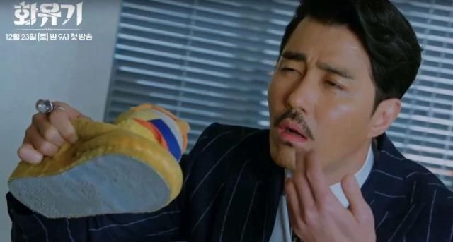 7位搞笑功力超强男星,《抓住幽灵》金善浩被文瑾莹「摔」上热搜