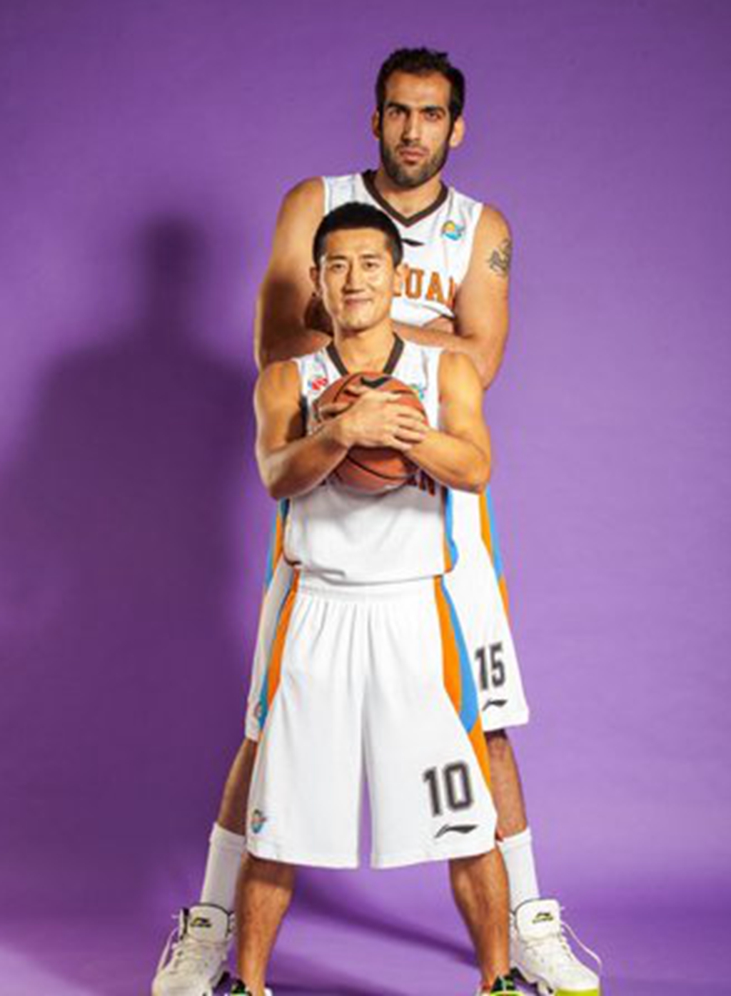 李学林的身高就更矮了,仅仅只有1米73,被称作是"台湾艾弗森",他在cba