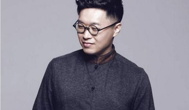 提到这位歌手的名字大家可能不熟悉,但说到他的代表作,没准大家还能