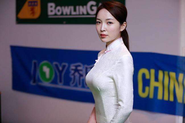 为什么美女台球裁判王钟瑶会一夜爆红,被球迷称为最美八球裁判?