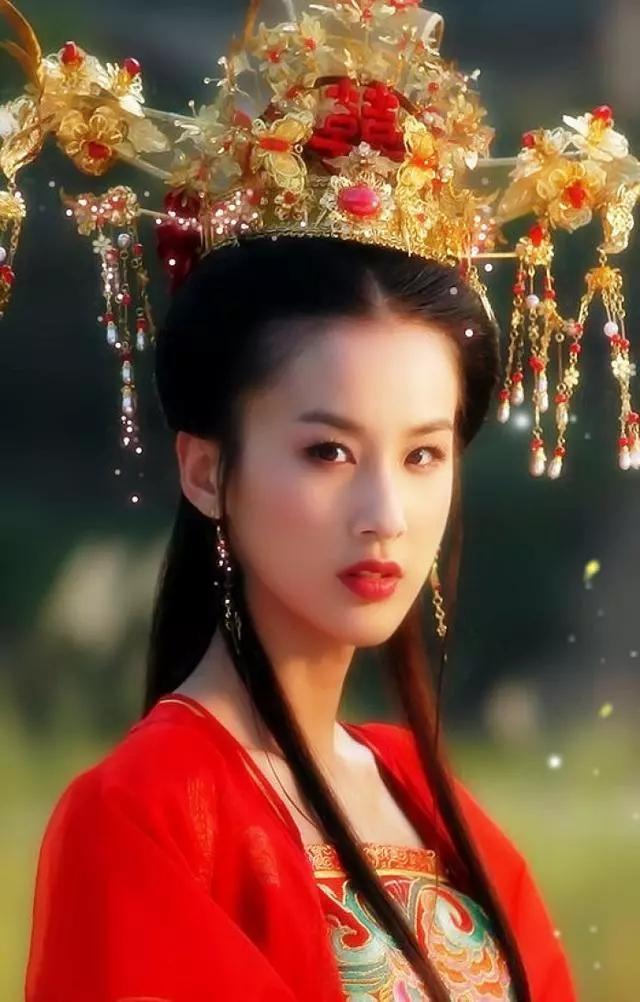 头戴珠冠的女演员谁最惊艳,当赵丽颖变成锦觅的装扮,太适合了