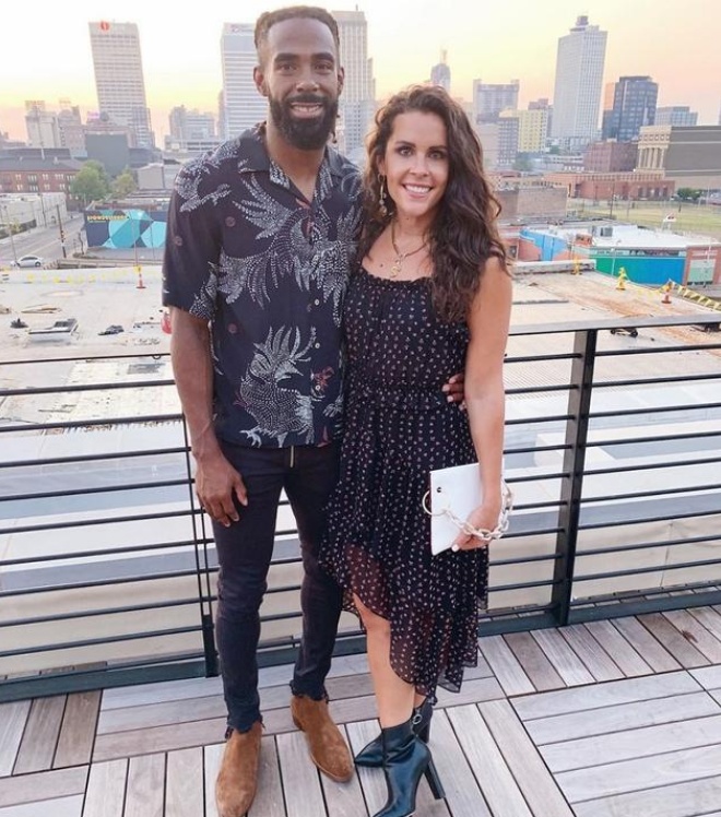 nba巨星康利拿亿元顶薪,妻子长相颜值爆表,身材不输卡戴珊