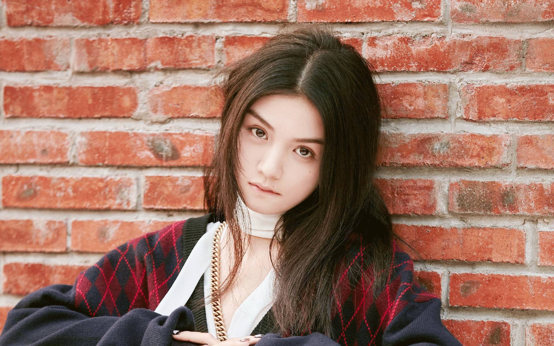 的名字非常好听,其实刘亦菲是她后来改的名字,她的本名叫做刘茜美子