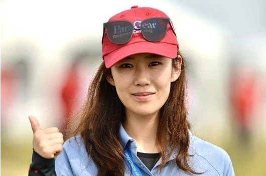 八冠王诞生!八一跳伞队员邢雅萍勇夺八枚金牌,对手夹道鼓掌