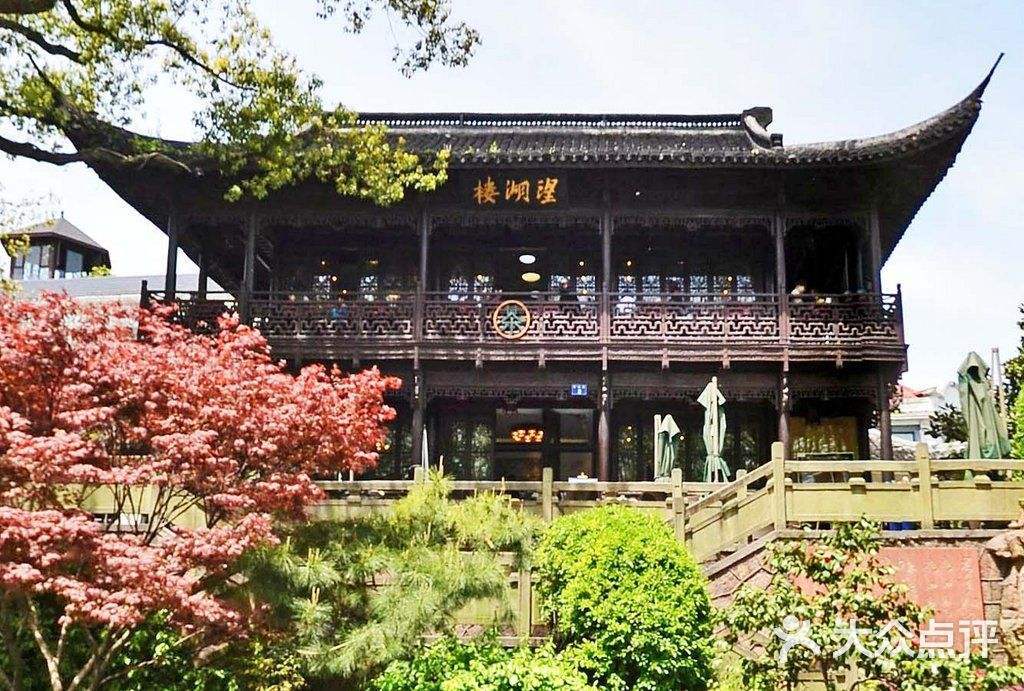 提笔写下,皆是人生——读《六月二十七日望湖楼醉书》后感