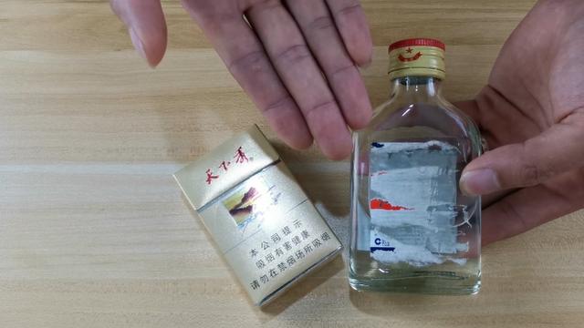 香烟头以后别扔掉了,放在白酒里泡一泡,解决生活困扰,学学吧