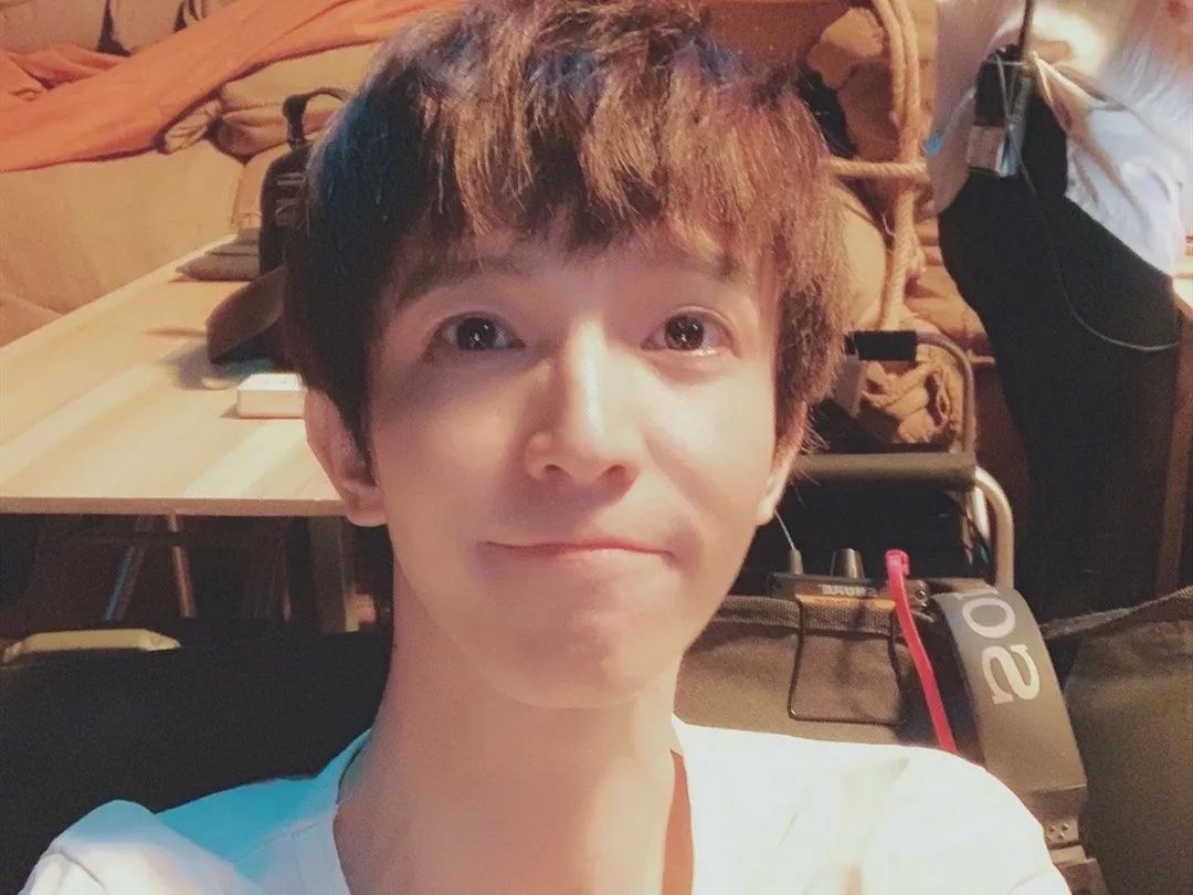 同样被前辈怼，郭敬明不妨学学赵薇的高情商