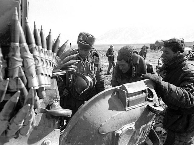 老照片:阿富汗战场上的苏军,枪炮精良威风凛凛