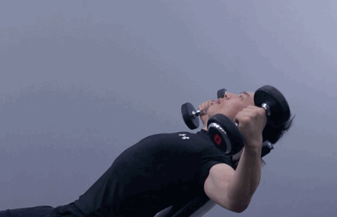 胸肌是男人的勋章4个练胸的王牌动作高效练出迷人胸肌