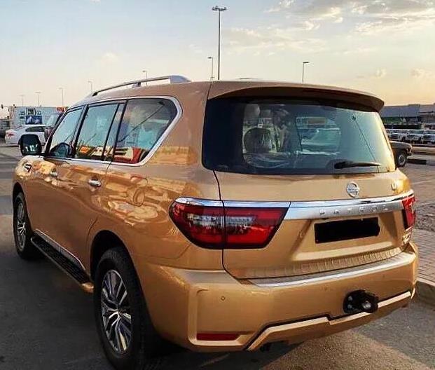 车长5.2米 非承载车身  4.0L/5.6L+7AT  号称陆地“坦克”