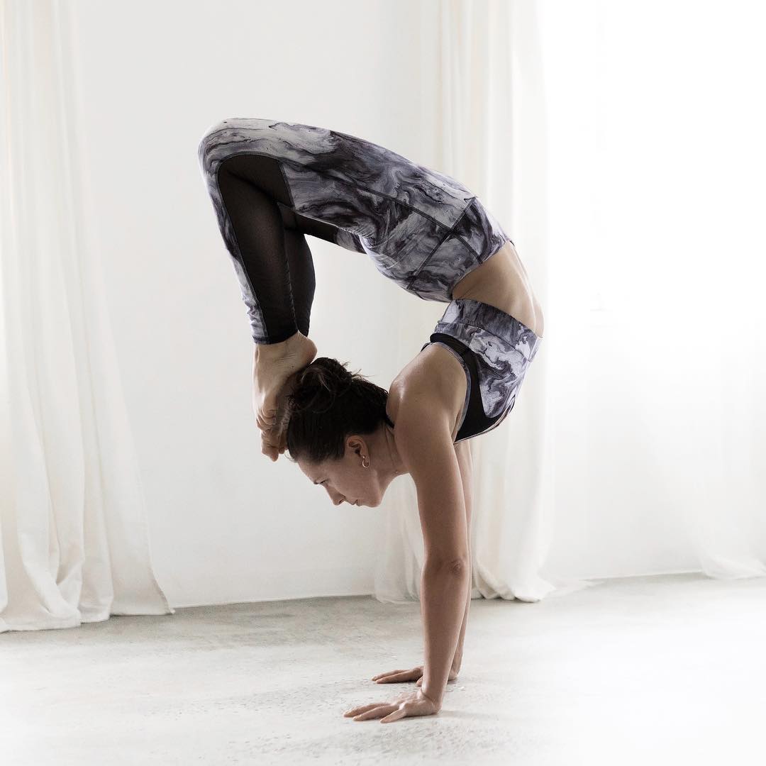 婚后郭碧婷现身机场,样子像极了邻家学妹|郭碧婷|双腿|蝎子式_新浪