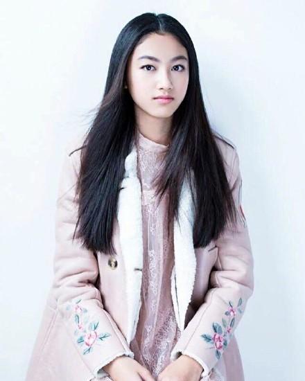 李连杰女儿亮相顶级舞会颜值气质超在线遗传妈妈利智好基因