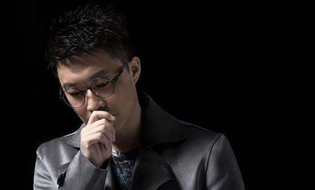 徐誉滕这个歌手可能很多网友不是很熟悉,但是说到他的代表作如《等一