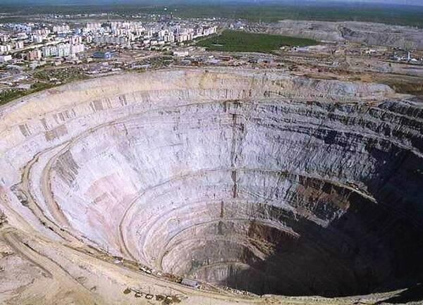 苏联想挖穿地球，为什么挖到12262米就停止了？原来发生了这件事