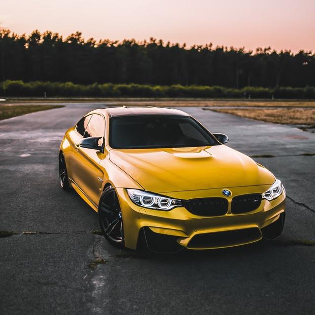 宝马m4,金黄色的外观-新浪汽车