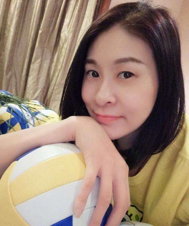 泪目赵蕊蕊时隔11年再度抡起排球