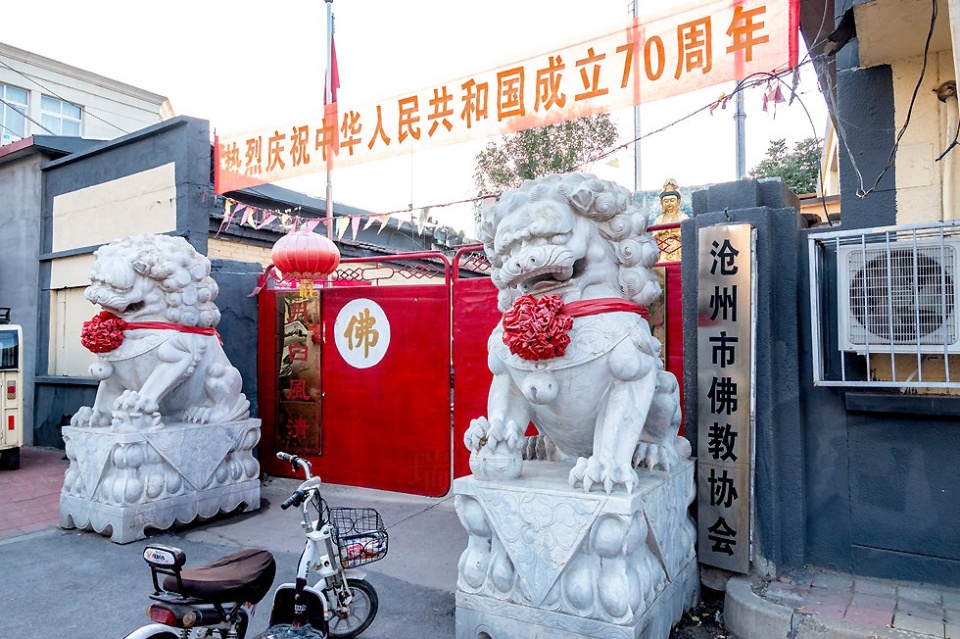 延参法师粉丝近5000万:住持的沧州市区水月寺,咋看都像个民居