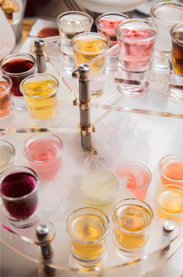 作为酒馆的当家花旦,"十八香妃"闻起来像淡淡的香水,喝起来更是甘甜