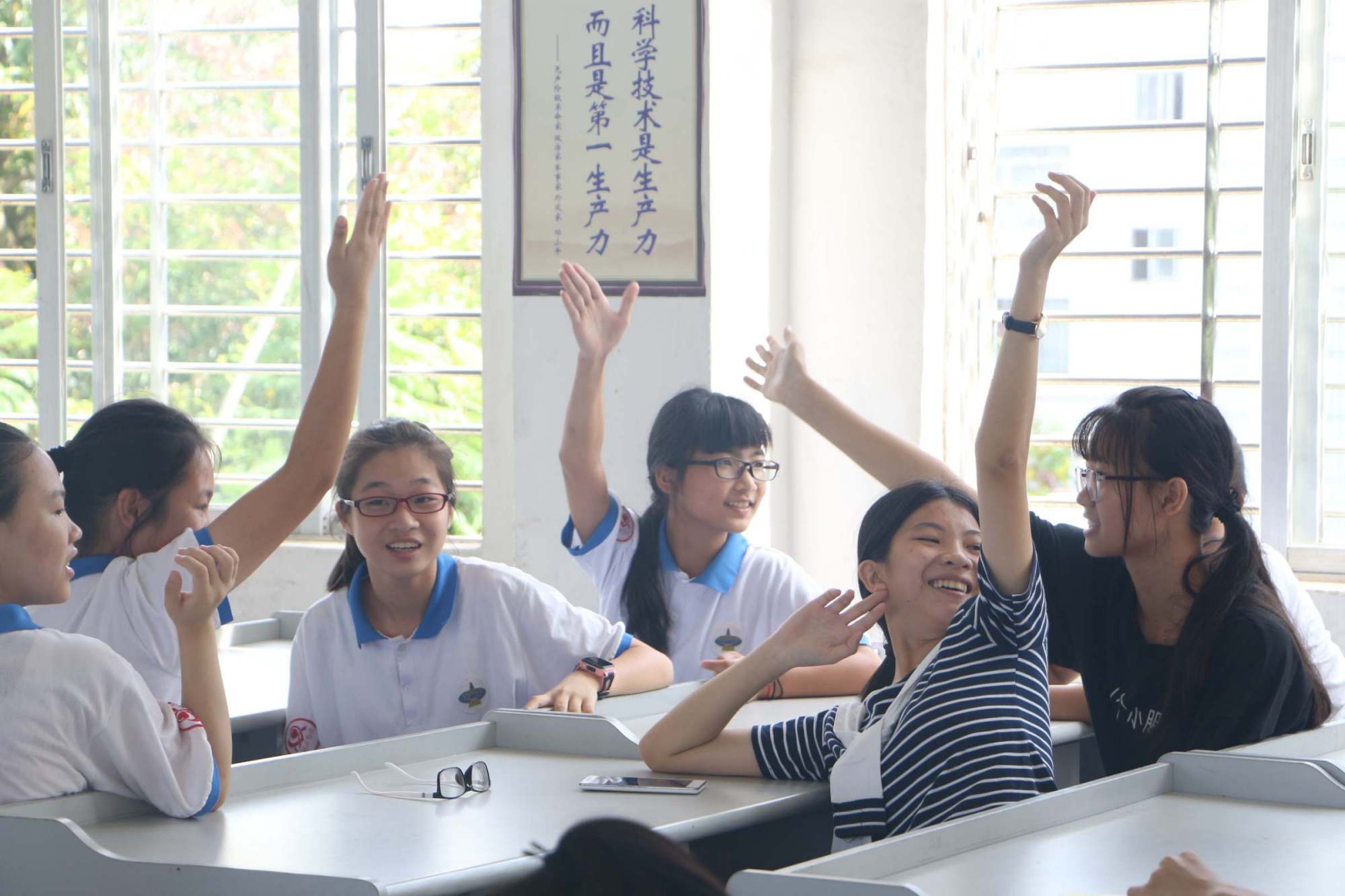 学生上课经常犯困怎么办？学会这三个小妙招，帮助你时刻保持清醒|学会|作息时间|课程_新浪新闻