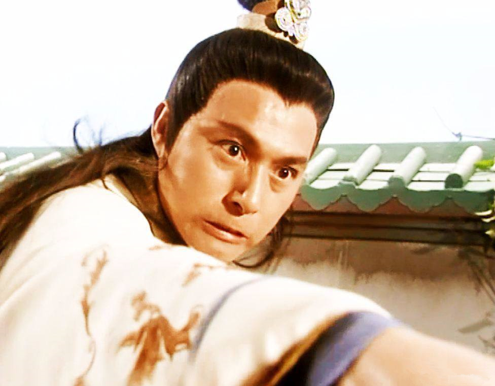 慕容复在江湖上和丐帮帮主乔峰并称"北乔峰南慕容",但是他本人却对