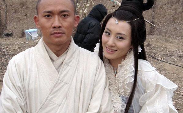 他为了离婚净身出户,后又婚娶小9岁女星,如今41岁再度翻红