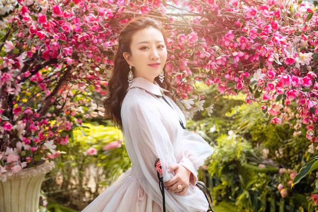 王茜, 北京京剧院一团优秀青衣演员,宗张派.毕业于中国戏曲学院.