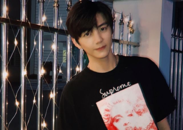 洪欣晒儿子,19岁张镐濂身高187cm,与妈妈同框情侣既视感