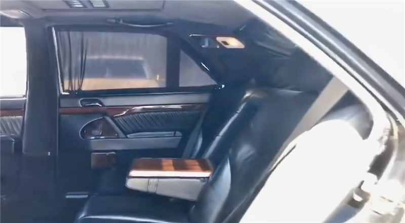 当年澳门赌王何鸿燊座驾，94年奔驰普尔曼，6.2米长，国内仅1台