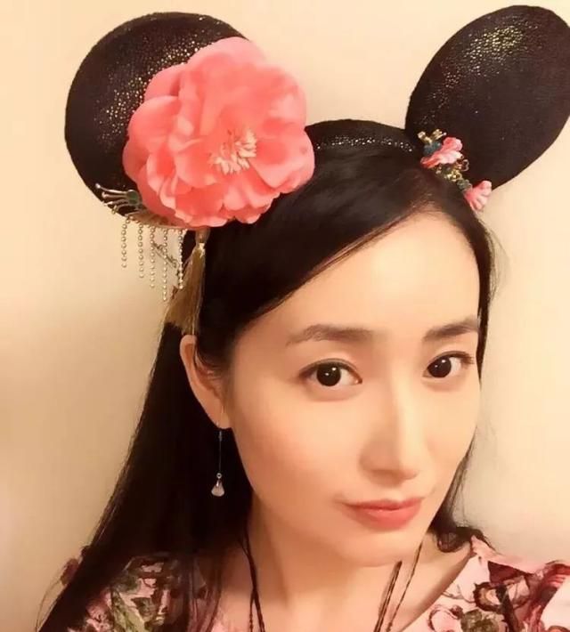 41岁"最美杨不悔"鲍逸琳,当红时隐退娱乐圈,如今过的幸福
