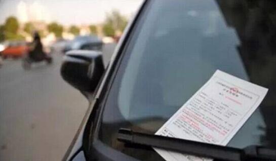 新车六年免检还被罚款？交警：不按时年审，3分200元跑不掉