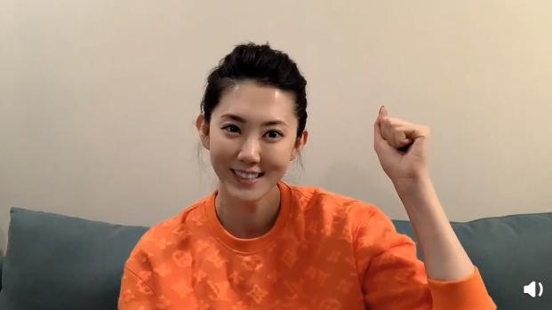 排球女神薛明久违现身引热议,明艳动人气质出众