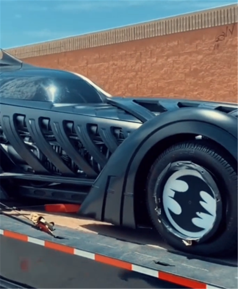 自媒体 正文导读:很多人都知道周杰伦和林俊杰旗下分别有一台蝙蝠战车