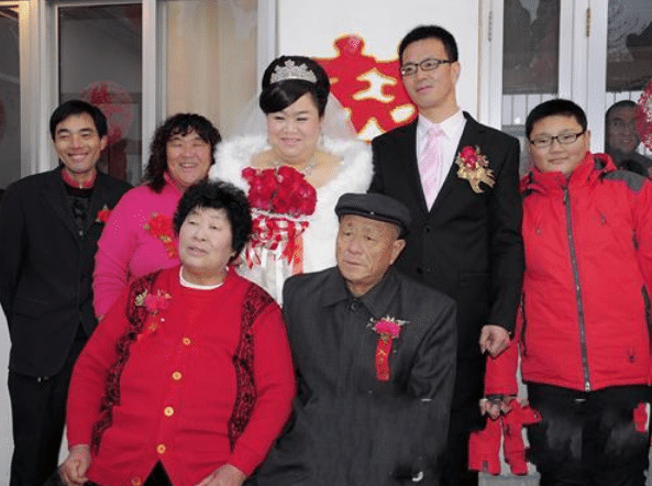 唐功红近况现身登高大会退役10年只买得起7万小车