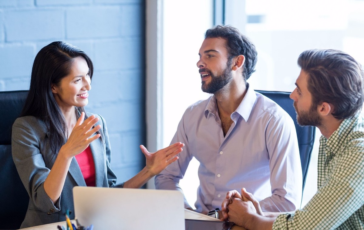 怎样跟同事搞好关系3大技巧让你在职场吃得开