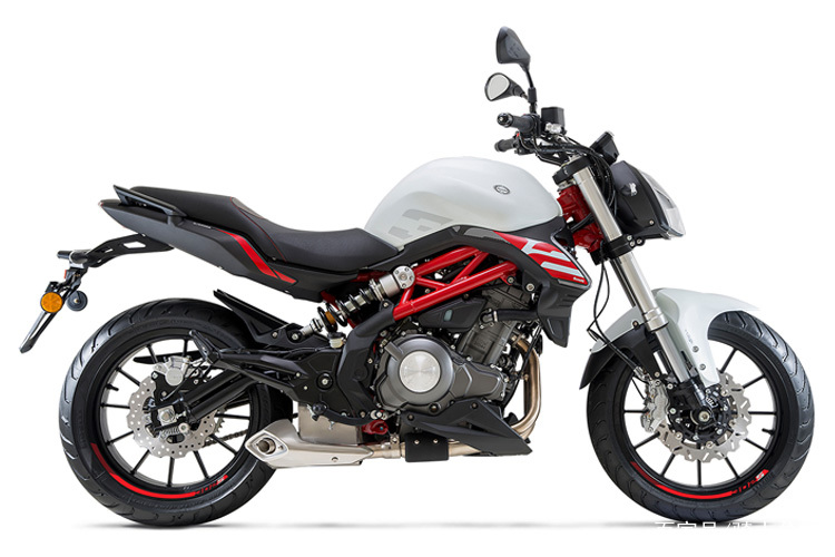 车友问,奔达星罗400和小黄龙300,应该如何选?